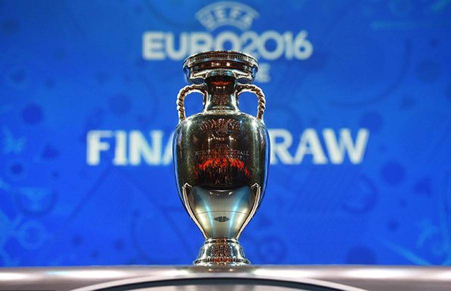 欧洲杯作为欧洲足协成员国的最高级别赛事当然也有东道主了